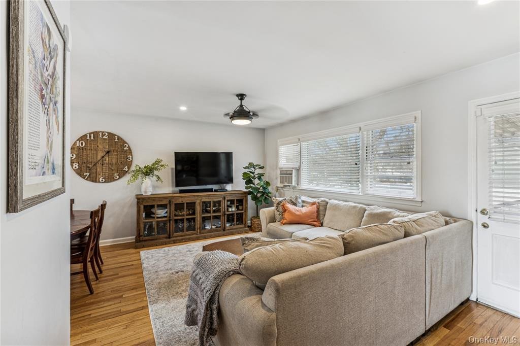 House in Oceanside, New York, United States 5 - 18900918