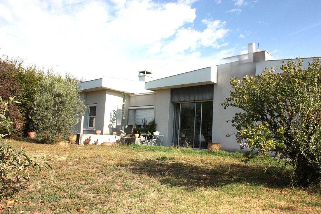 Villa a Brindas, Auvergne-Rodano-Alpi, Francia 1 - 18898066