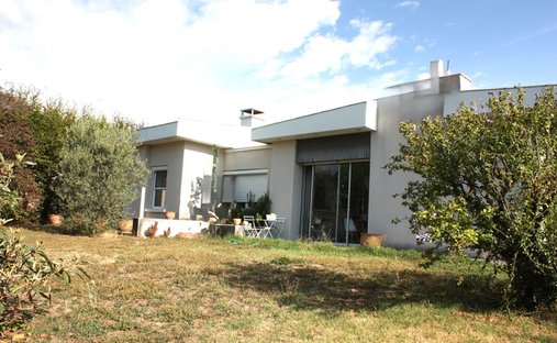 Villa in Brindas, Auvergne-Rhône-Alpes, France 1