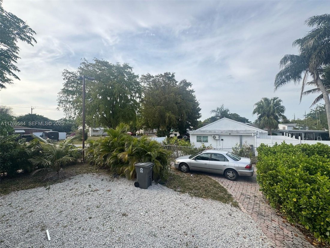 Palm Springs, Florida, United States 2 - 16662257