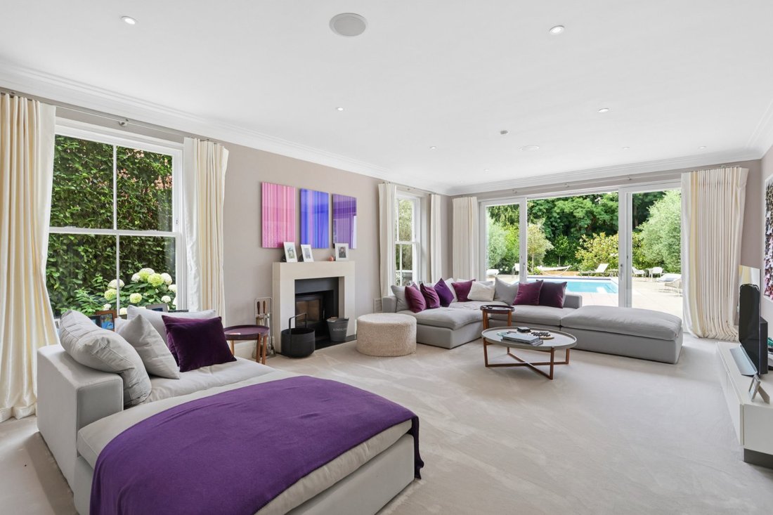 Casa in Esher, Elmbridge, Inghilterra 4 - 18900224