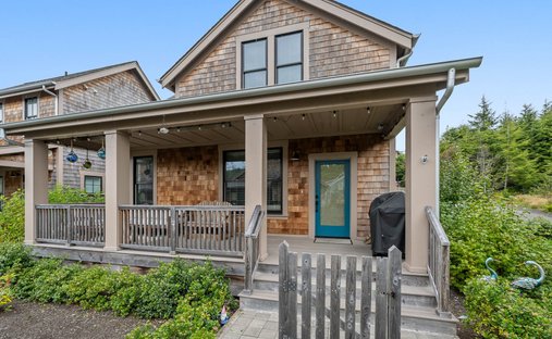 House in Elma, Washington, United States 1