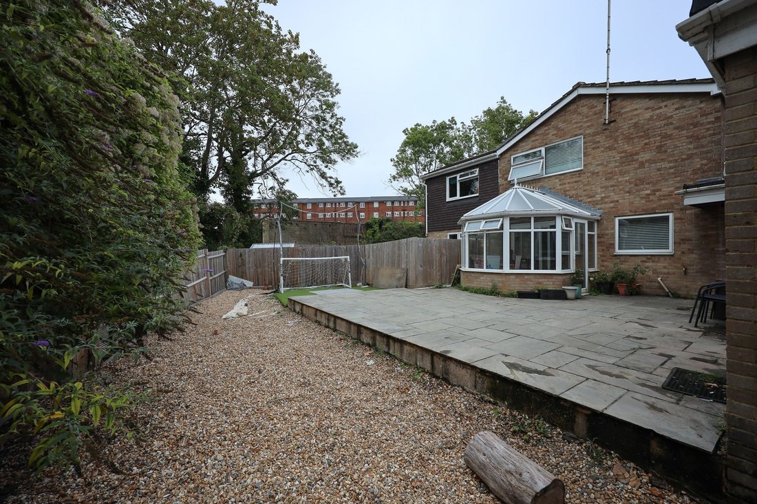 Haus in Burgess Hill, England 2 - 18897125