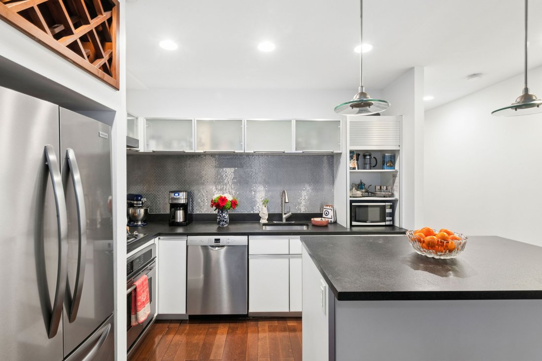 Condo in New York, New York, United States 4 - 18902474