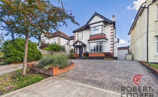 Haus in Pinnerwood Park, Hillingdon, England 1