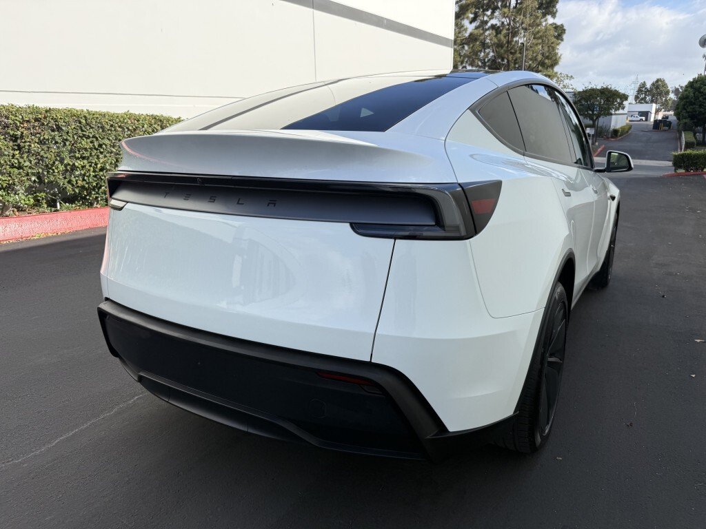 Tesla Model Y in San Diego, CA, United States 3 - 18899075