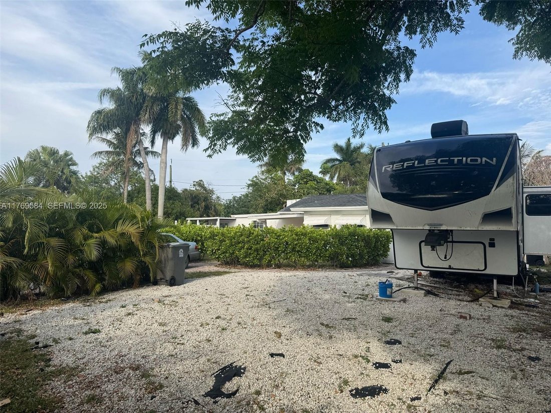 Palm Springs, Florida, United States 4 - 16662257