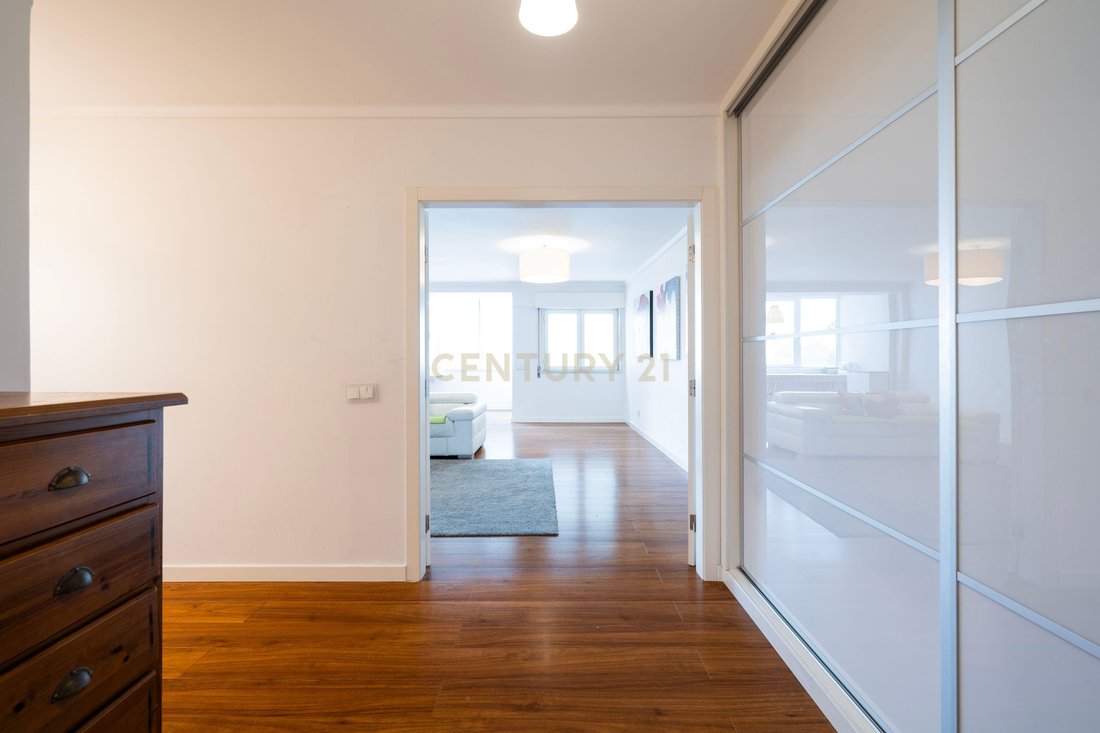 Apartamento en Linda-a-Velha, Distrito de Lisboa, Portugal 1 - 18900861