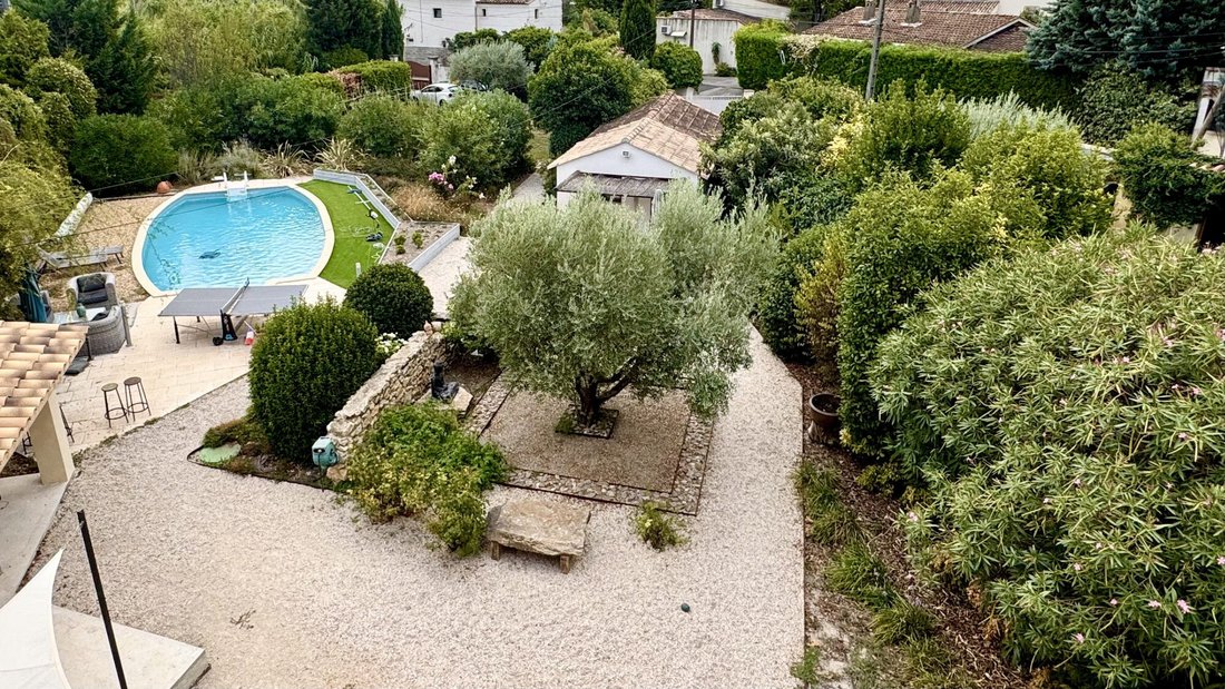 House in Saint-Saturnin-lès-Avignon, Provence-Alpes-Côte d'Azur, France 2 - 18868561