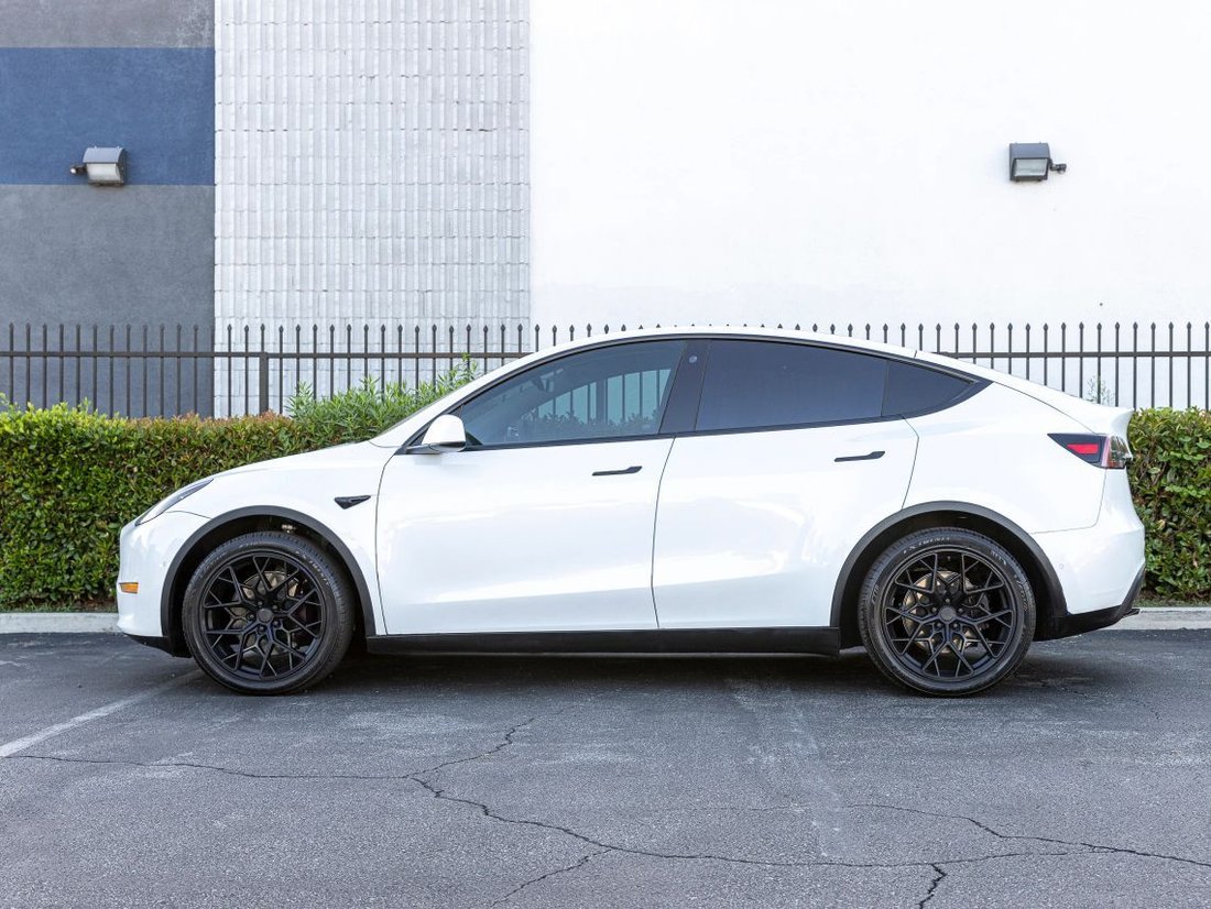 Suv in Azusa, CA, United States 5 - 18855180
