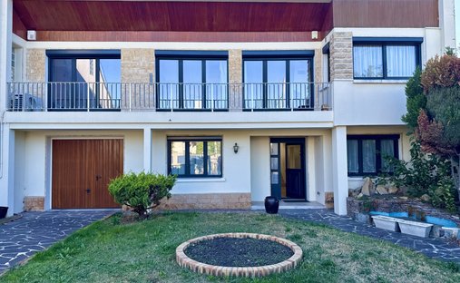 House in Village Doumer, Carrieres-sur-Seine, France 1