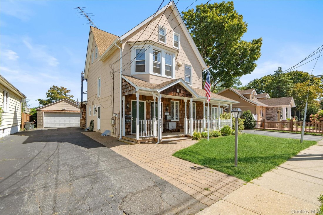 Lindenhurst, New York, United States 1 - 18900881