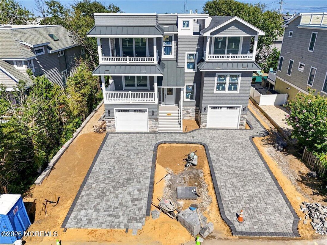 House in Ship Bottom, New Jersey, United States 2 - 18567008
