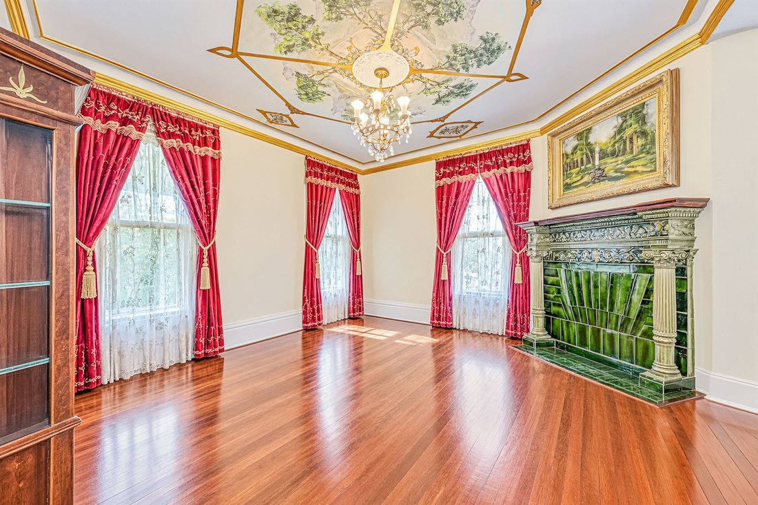 House in East Patchogue, New York, United States 4 - 18897482