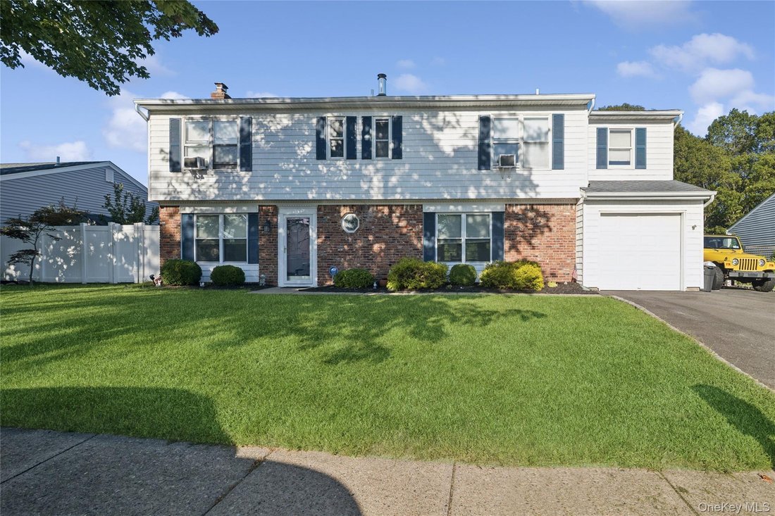 House in Holbrook, New York, United States 2 - 18900875
