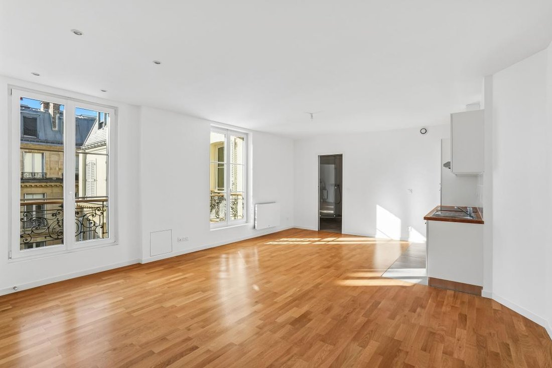 Apartment in Elysées-Madeleine, Paris 8e Arrondissement, Paris 2 - 18901077