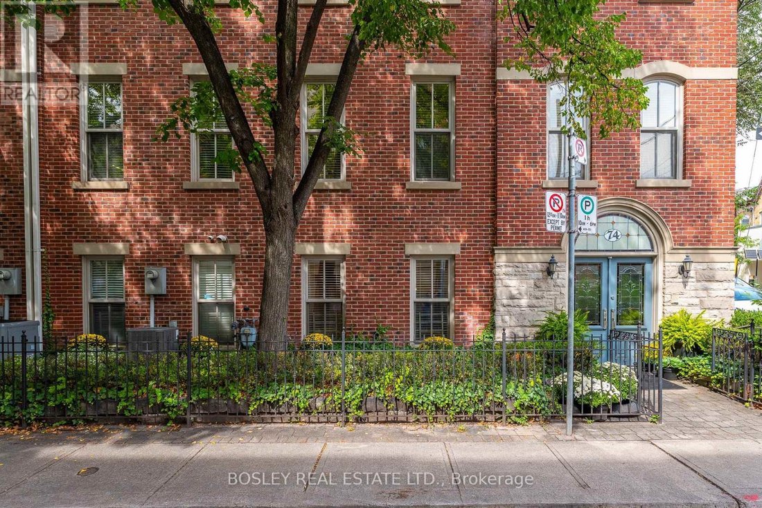 Townhouse in Toronto, Ontario, Canada 1 - 18902117