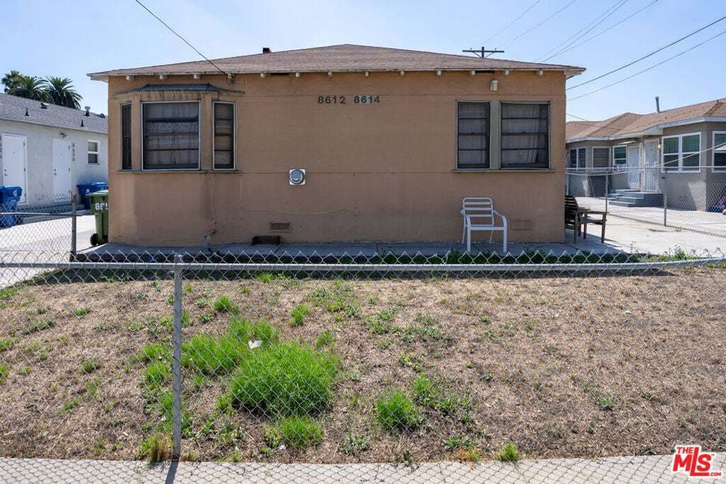 Los Angeles, California, United States 3 - 18899430