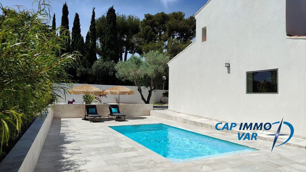 Villa in Sanary-sur-Mer, Provence-Alpes-Côte d'Azur, France 2 - 18902578