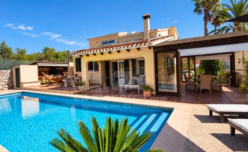 Villa in es Castell, Balearic Islands, Spain 1
