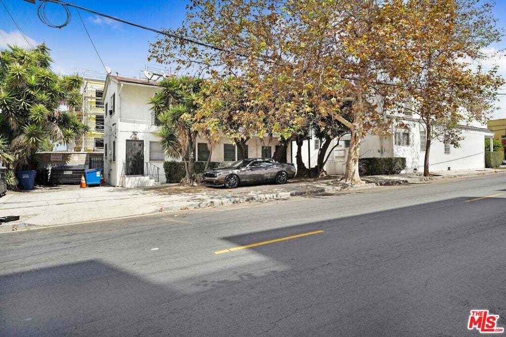 Los Angeles, California, United States 5 - 18899463