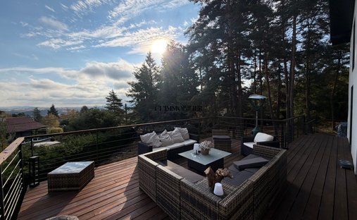 Villa a Chambles, Auvergne-Rodano-Alpi, Francia 1