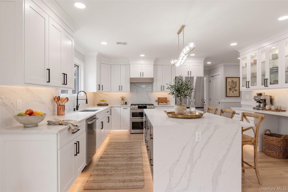House in Syosset, New York, United States 1 - 18446335