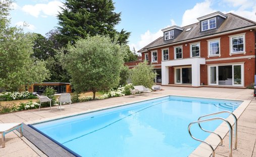 Maison à Esher, Elmbridge, Angleterre 1