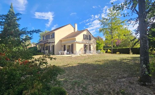Maison à Le Village, Louveciennes, France 1