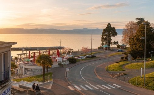 Appartement à Bord du Lac, Évian-les-Bains, France 1