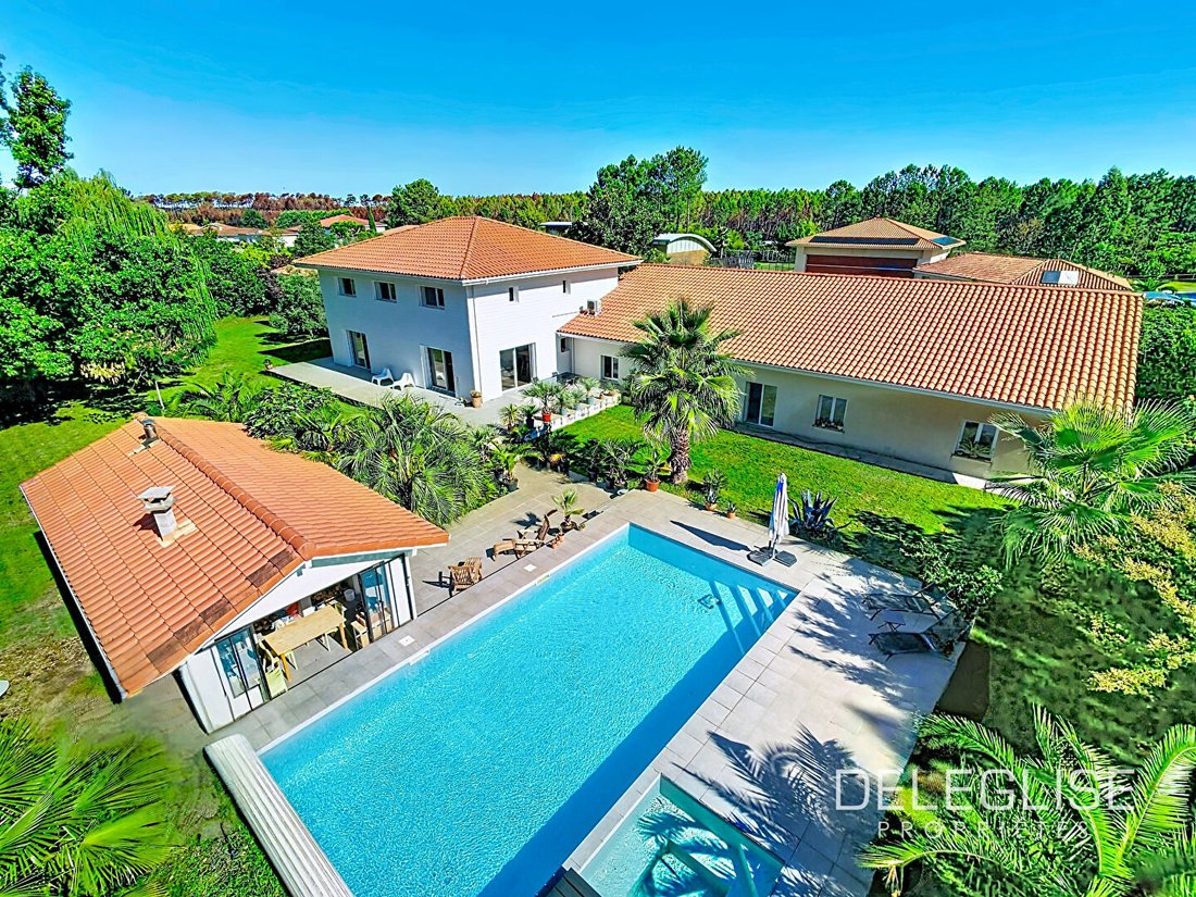 Villa en Biscarrosse, Nueva Aquitania, Francia 1 - 18810782