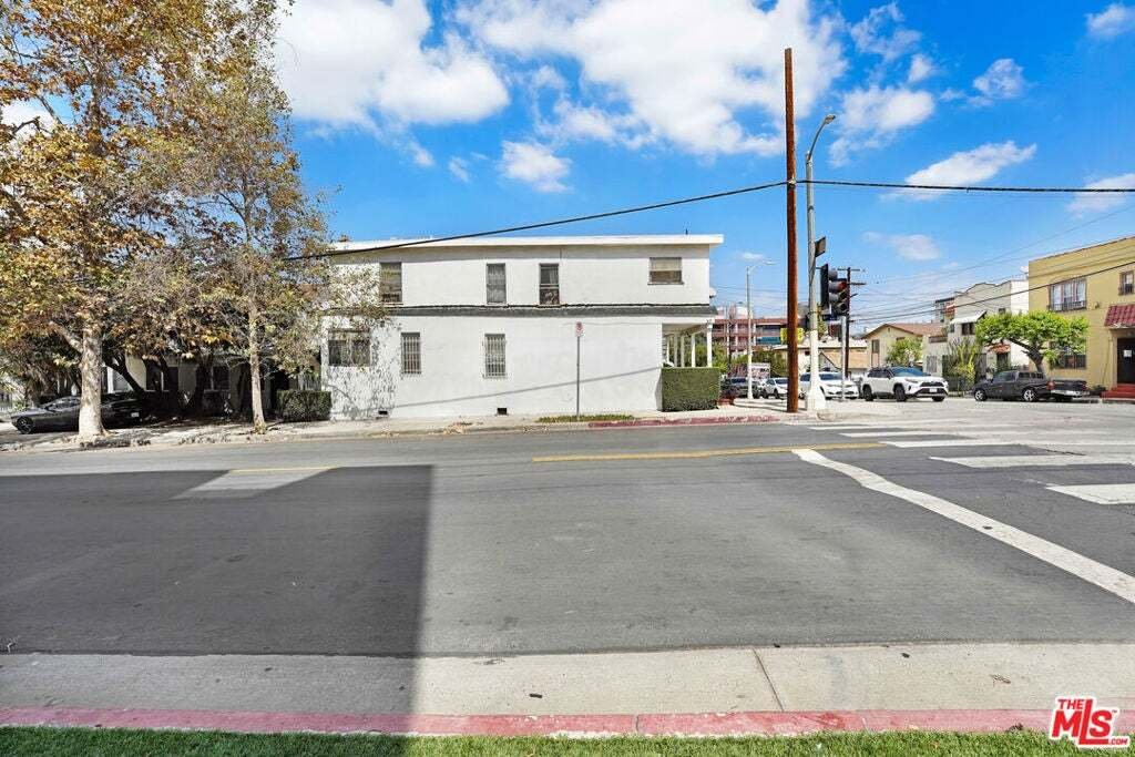 Los Angeles, California, United States 3 - 18899463