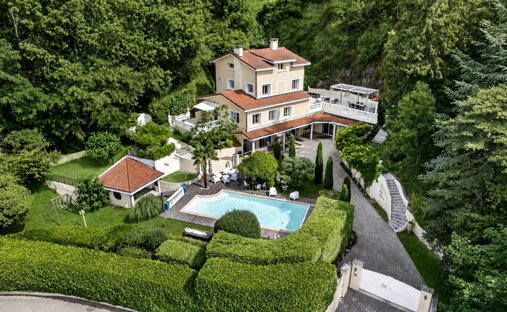 Villa in Corenc, Auvergne-Rhone-Alpen, Frankreich 1