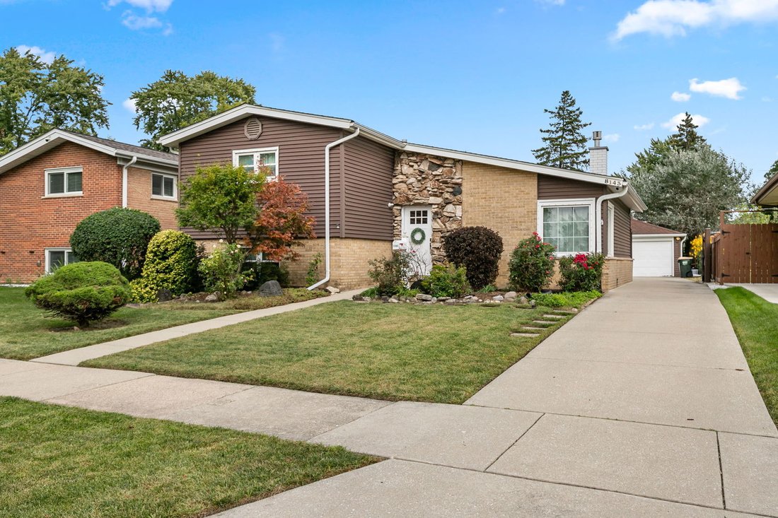 House in Niles, Illinois, United States 2 - 18896610