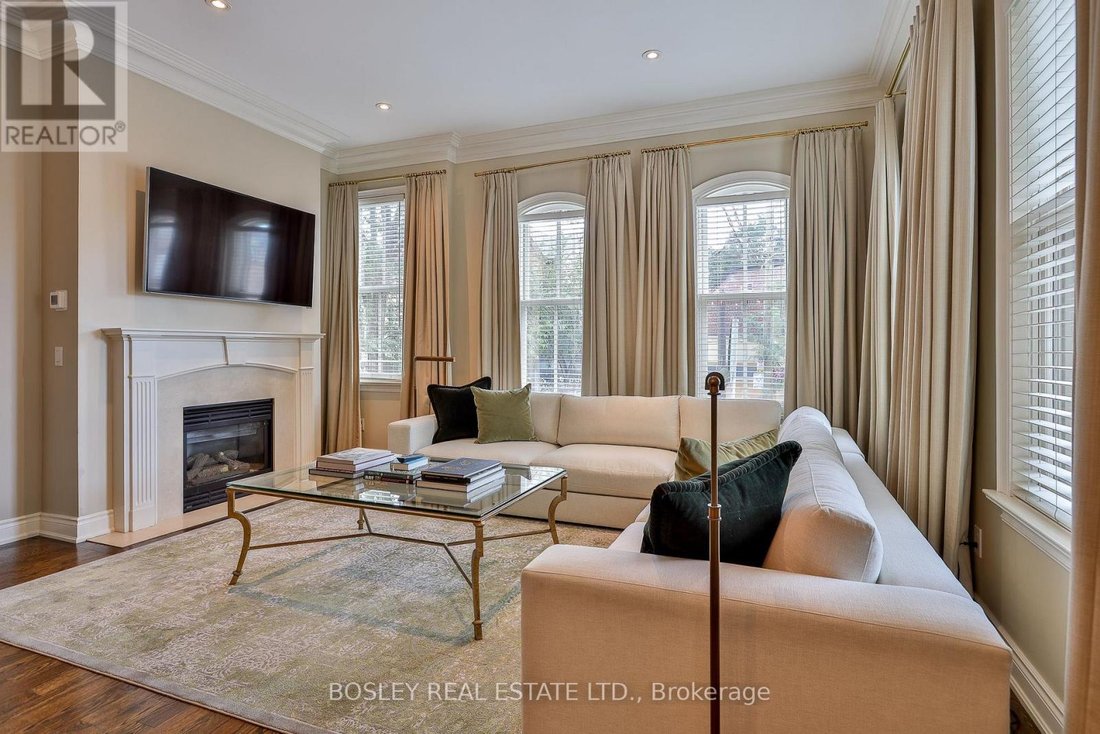 Townhouse in Toronto, Ontario, Canada 2 - 18902117