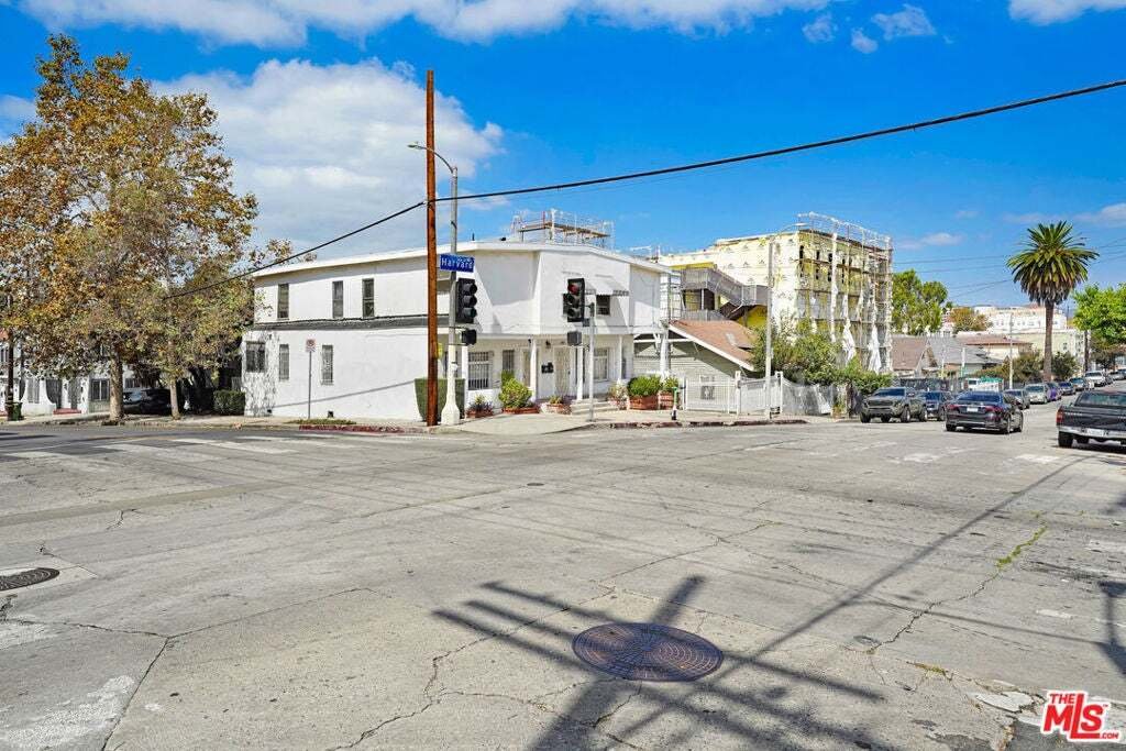 Los Angeles, California, United States 4 - 18899463