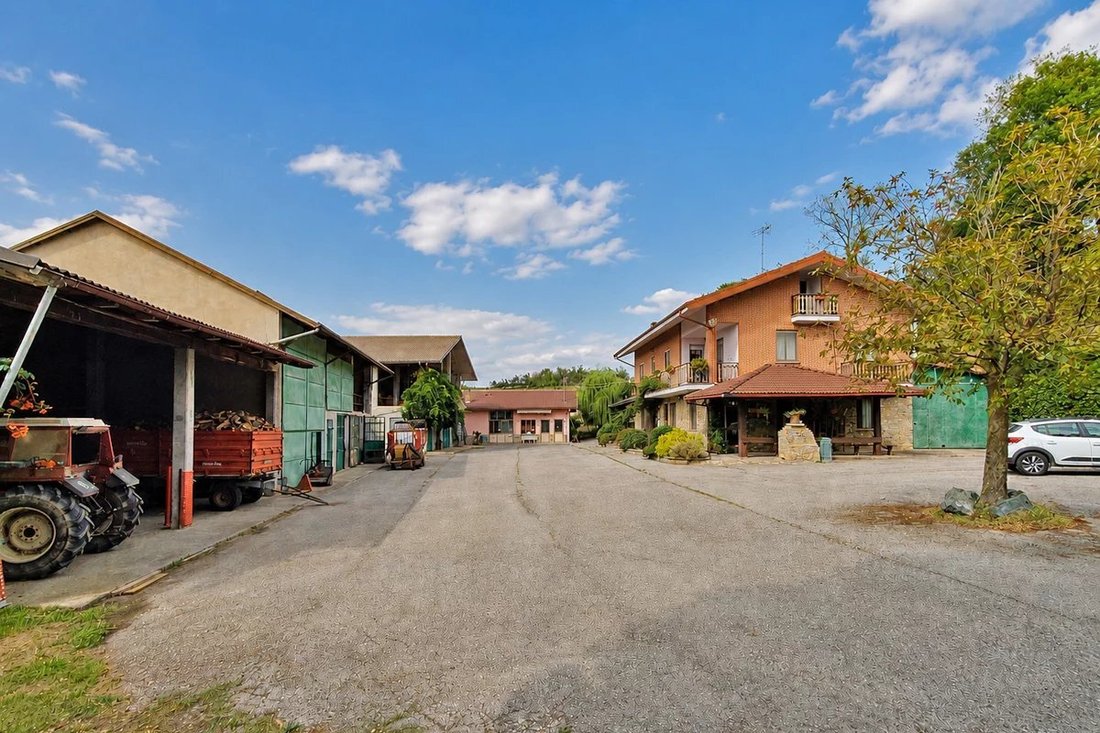 Rancho en Murazzano, Piamonte, Italia 1 - 18897637