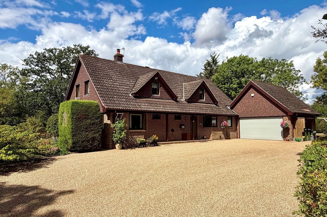 House in Okehurst, Billingshurst, England 1 - 18561034