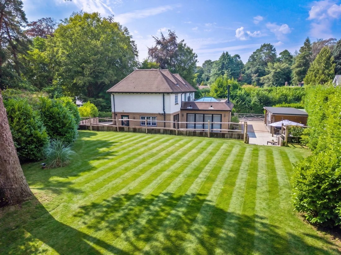 House in Godalming, England 2 - 18761227