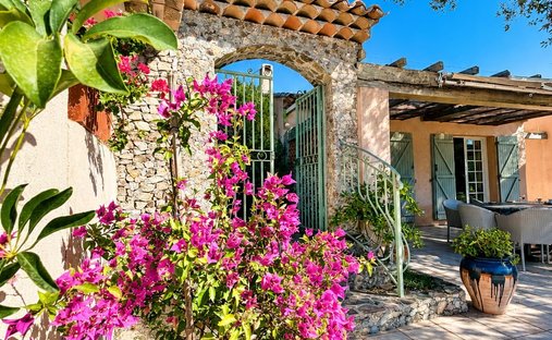 Villa in Le Plan-de-la-Tour, Provence-Alpes-Côte d'Azur, France 1