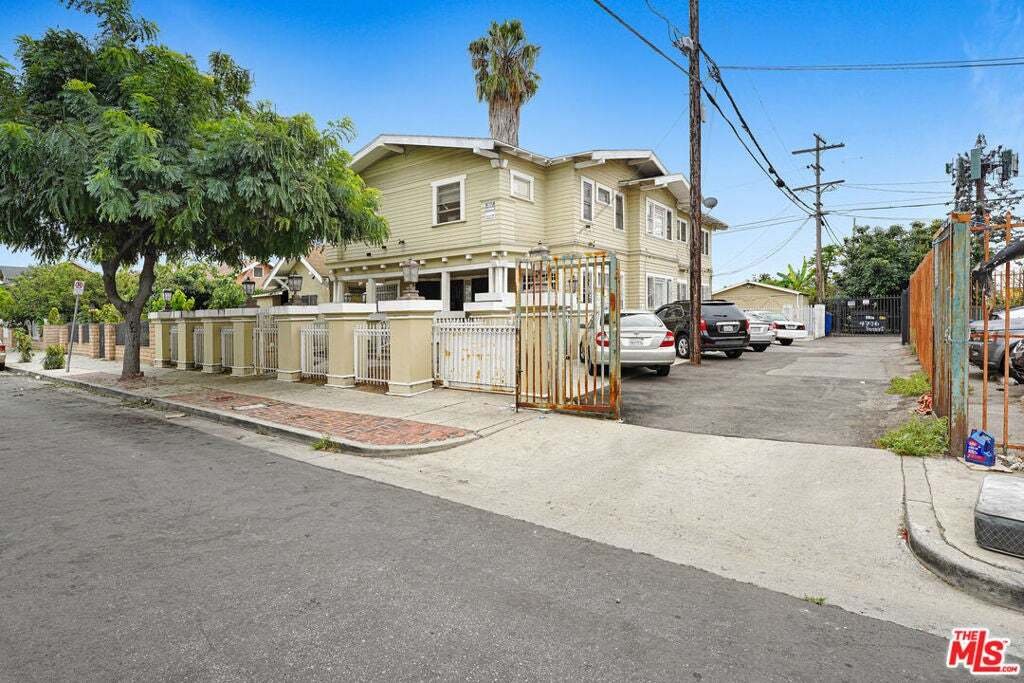 Los Angeles, California, United States 1 - 18899459