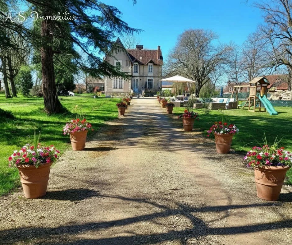 Finca en Arcomps, Centro-Val de Loira, Francia 1 - 18898664