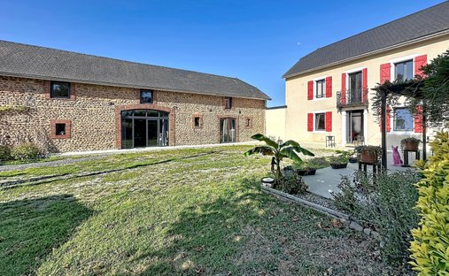 House in Barinque, Nouvelle-Aquitaine, France 1