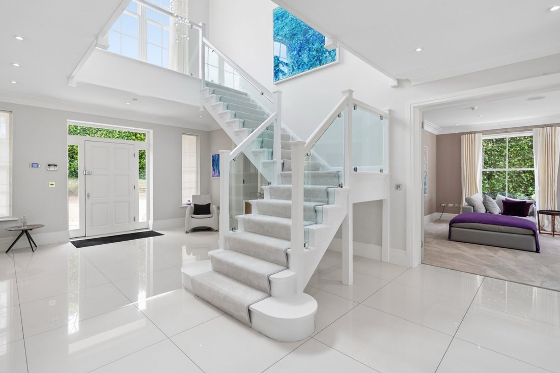 Casa in Esher, Elmbridge, Inghilterra 3 - 18900224