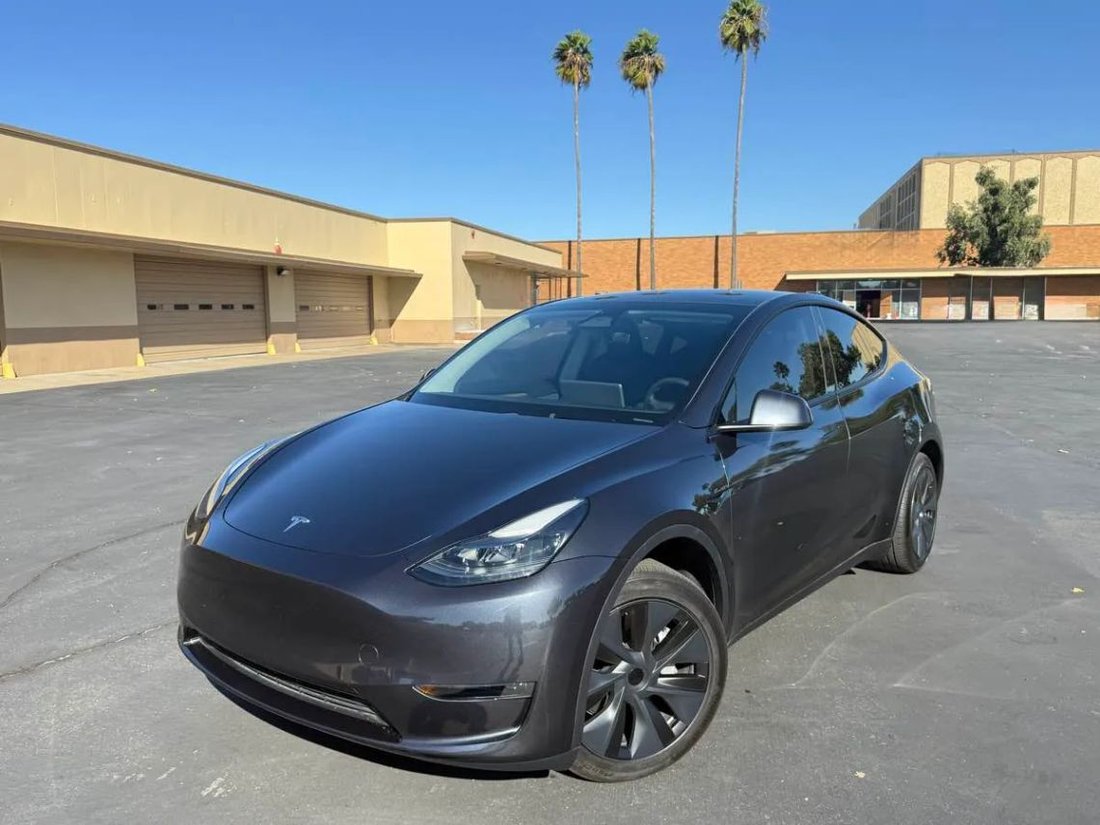 Suv in Sacramento, CA, United States 3 - 18898203