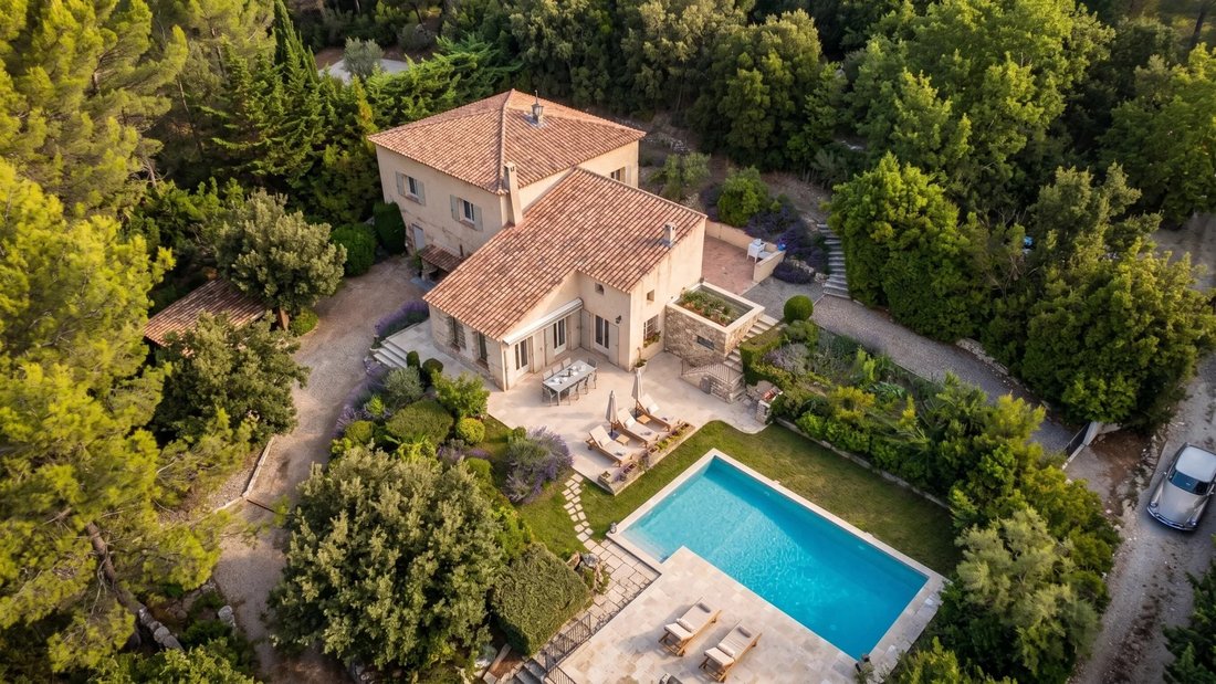 Casa en Bouc-Bel-Air, Provenza-Alpes-Costa Azul, Francia 1 - 18897830