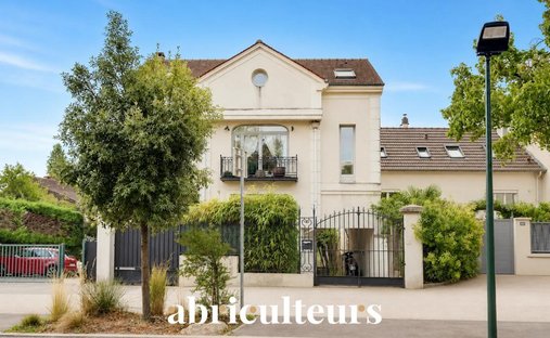 House in Porte Jaune, Garches, France 1