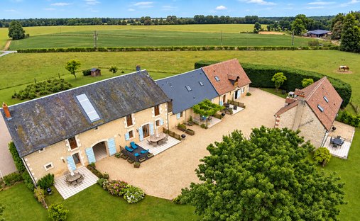 Estate in Arrondissement of Châteauroux, Centre-Val de Loire, France 1