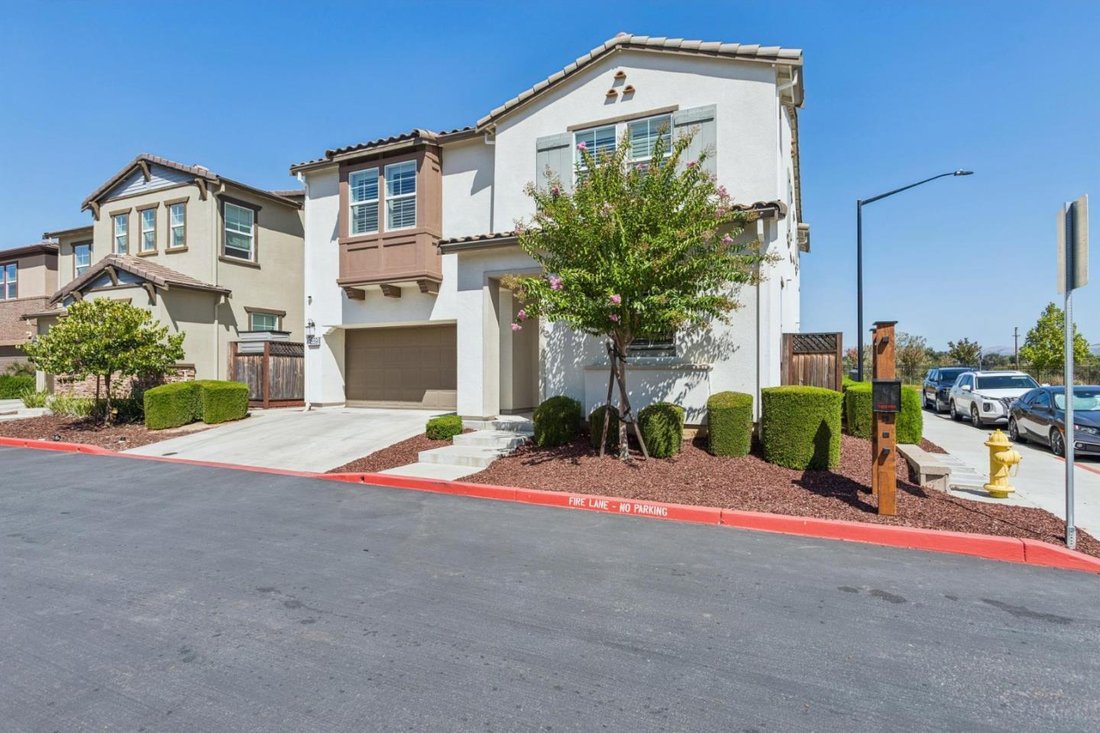 House in Gilroy, California, United States 4 - 18899836