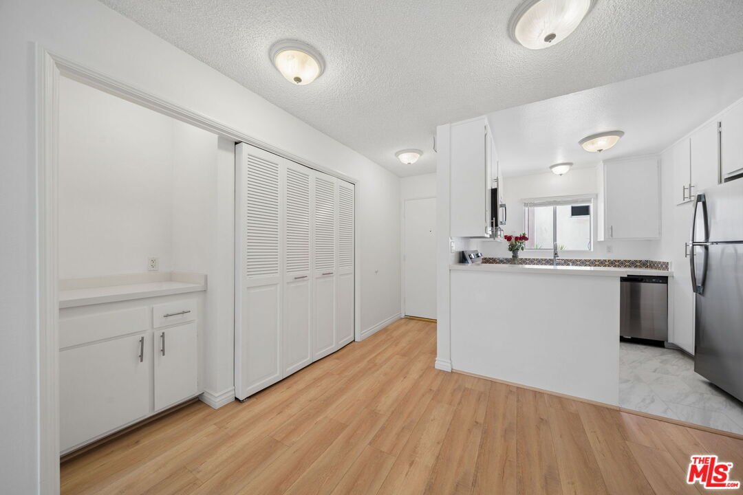 Santa Monica, California, United States 5 - 18900921